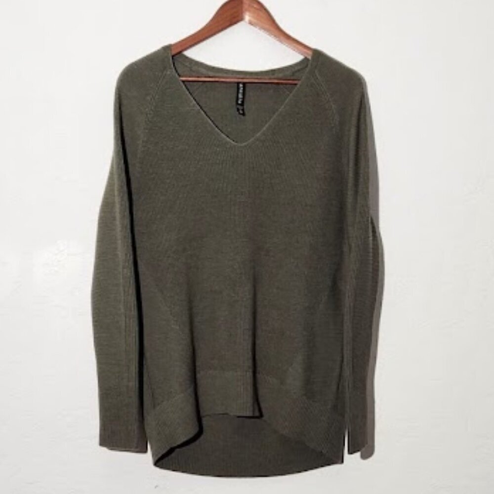 Athleta Women's V-neck Long Sleeve Sweater in size XS